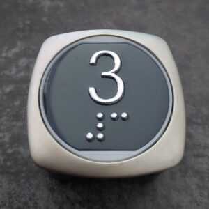 Przycisk panelu dyspozycji „3” z Braillem Sea Systems