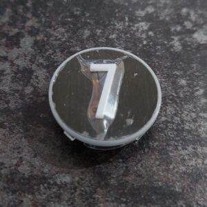 KM51535836V007 Szyld przycisku "7" wersja niska KONE